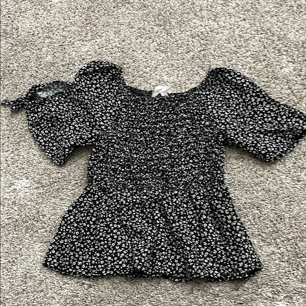 Persaya Black and White Puff Sleeve Blouse